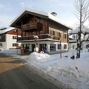 Dorfstrasse Apartment